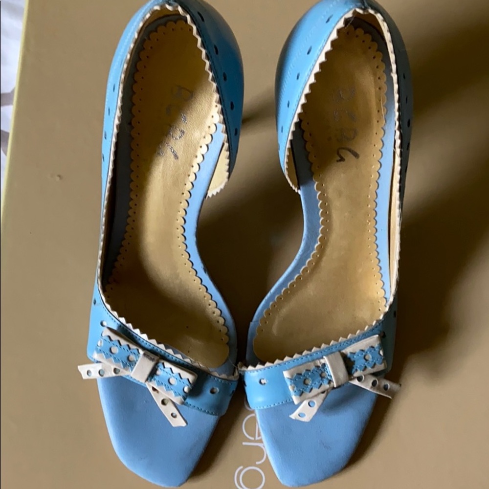 BCBG heels